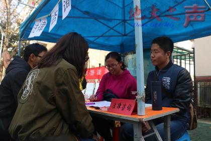 点击查看原图 普法进校园法律咨询.jpg